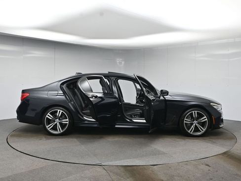 Used 2019 BMW 750i image 62