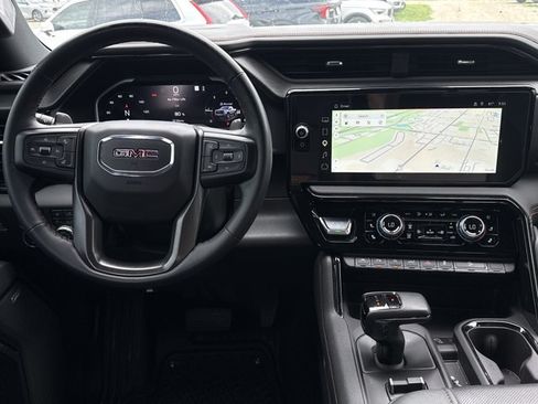 Used 2023 GMC Sierra 1500 AT4 w/ AT4 Premium Package AWD/4WD image 4