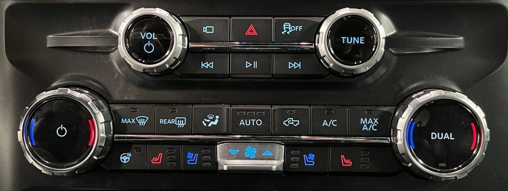 Used 2025 Ford F450 Platinum w/ FX4 Off-Road Package AWD/4WD image 39