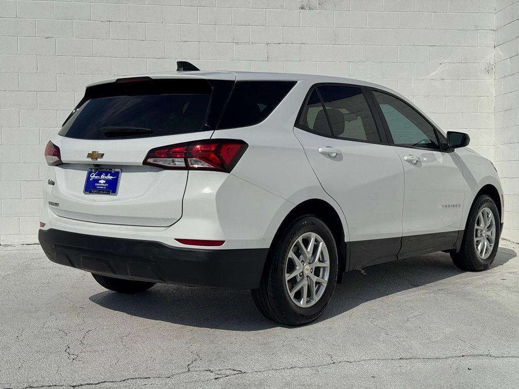 Used 2023 Chevrolet Equinox LS w/ LS Convenience Package FWD image 11