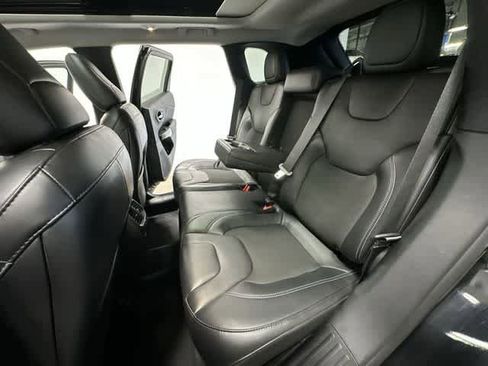 Used 2020 Jeep Cherokee Latitude Plus w/ Comfort/Convenience Group AWD/4WD image 20