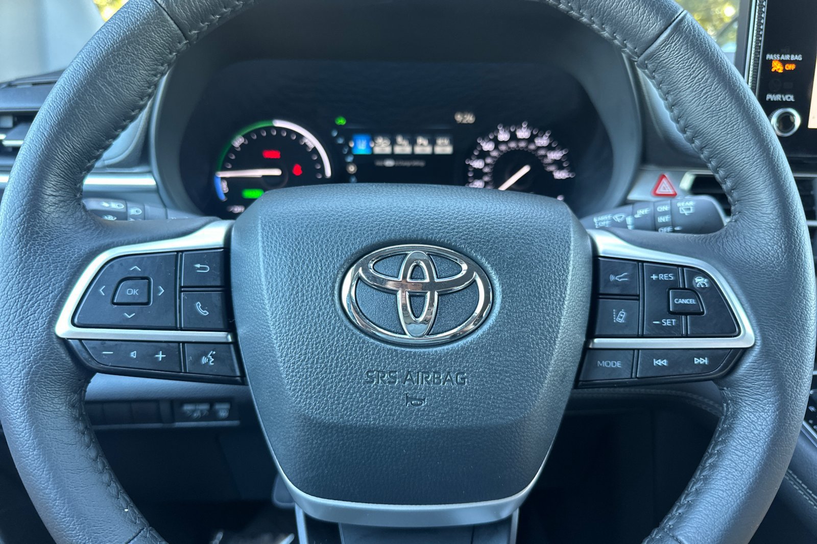 Certified 2025 Toyota Sienna XLE FWD image 27
