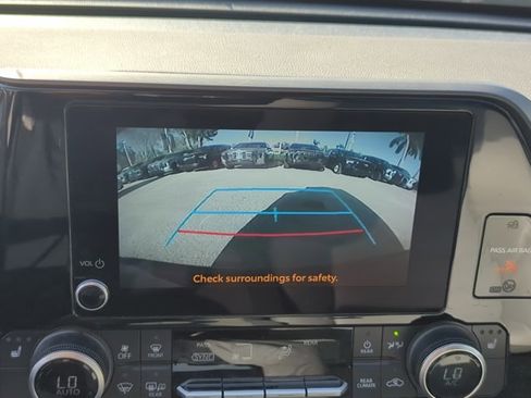 Used 2023 Toyota Highlander XLE image 19