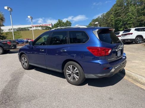 Used 2017 Nissan Pathfinder SV w/ SV Tech Package FWD image 41