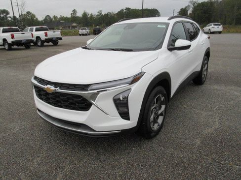New 2026 Chevrolet Trax LT image 2