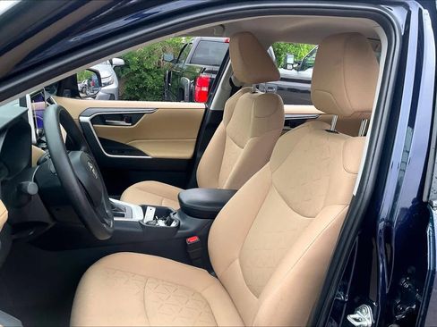 Used 2025 Toyota RAV4 XLE image 8