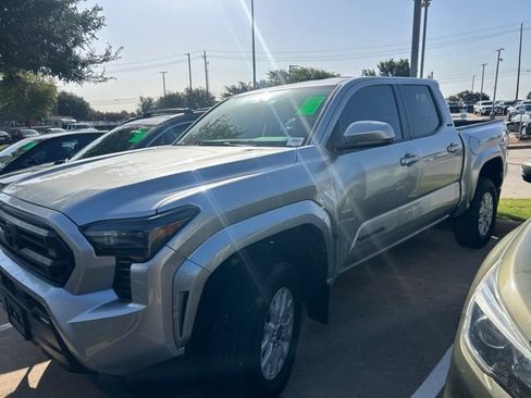 Used 2024 Toyota Tacoma SR5 AWD/4WD image 4