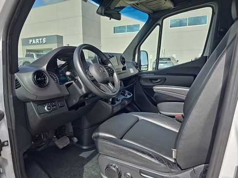 Used 2024 Mercedes-Benz Sprinter 2500 image 4