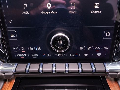 Used 2025 GMC Yukon Denali w/ Denali Reserve Package RWD image 25