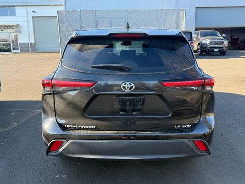 Used 2023 Toyota Highlander LE image 4
