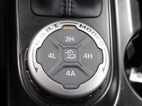 Certified 2022 Ford Bronco Outer Banks w/ Sasquatch Package AWD/4WD image 33