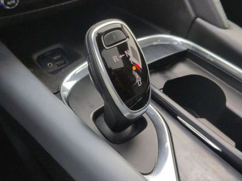 Used 2020 Buick Enclave Essence w/ Sound and Sites Package image 24