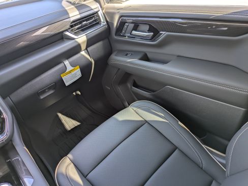 New 2026 GMC Yukon XL Elevation image 16