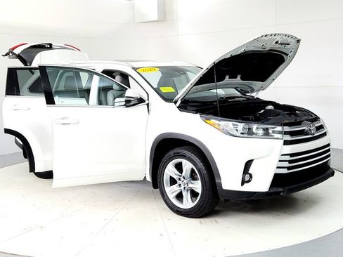 Used 2019 Toyota Highlander Limited AWD/4WD image 12