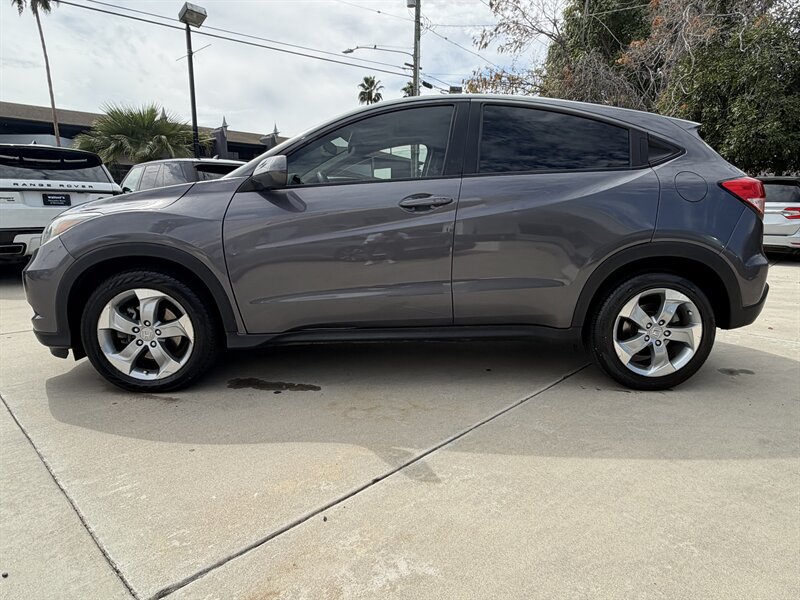 Used 2016 Honda HR-V EX image 2