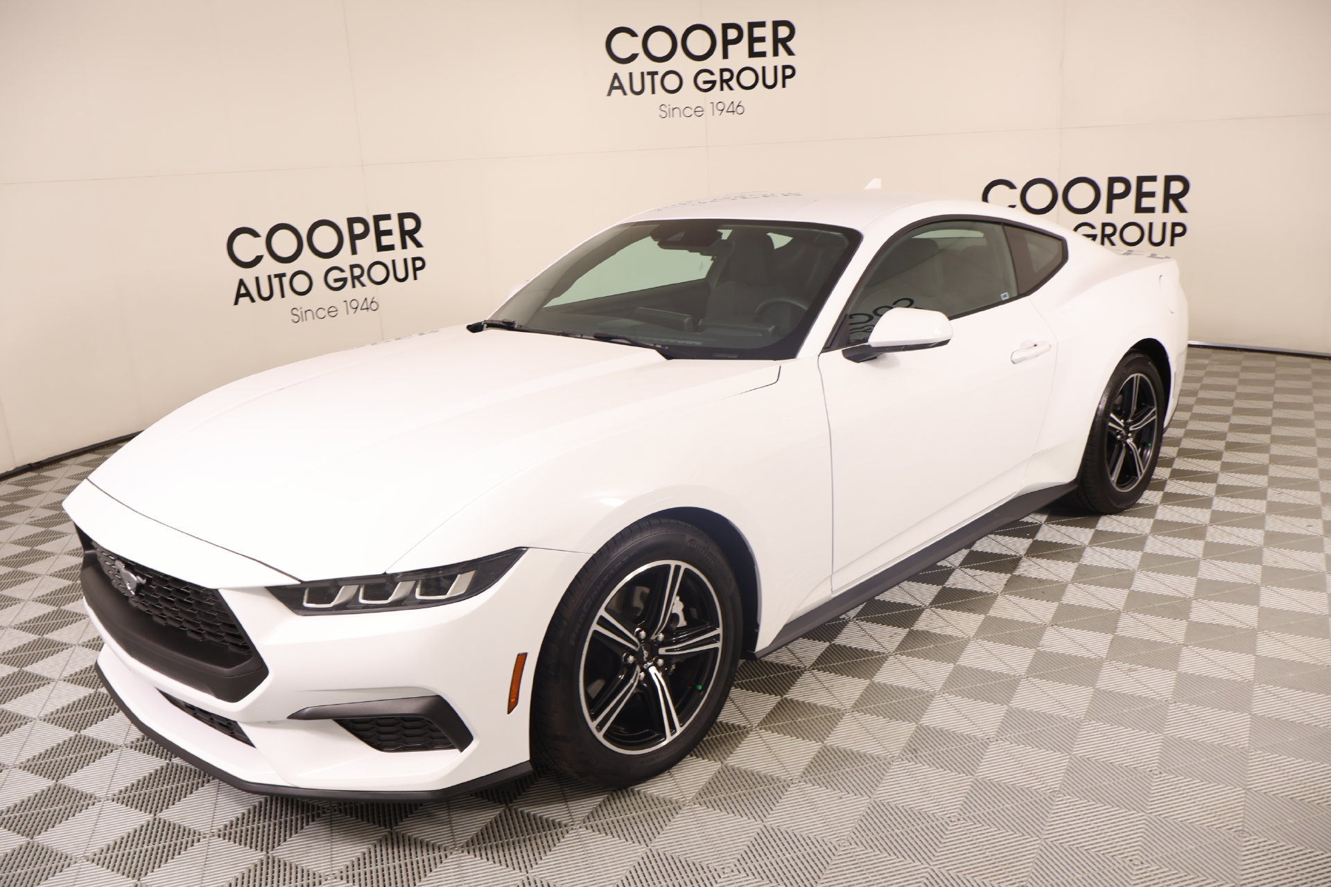 Used 2024 Ford Mustang Coupe RWD image 9