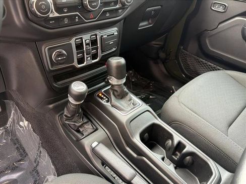 Used 2023 Jeep Gladiator Willys image 19
