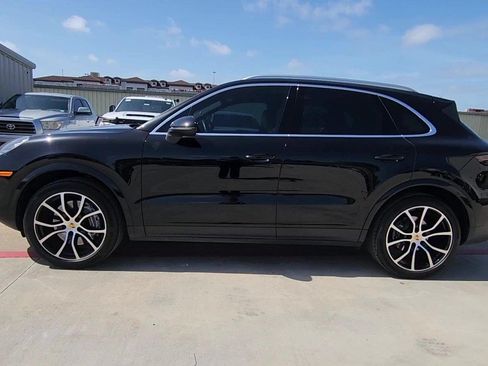 Used 2022 Porsche Cayenne AWD/4WD image 5