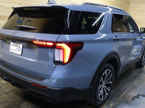 Used 2025 Ford Explorer ST-Line RWD image 5