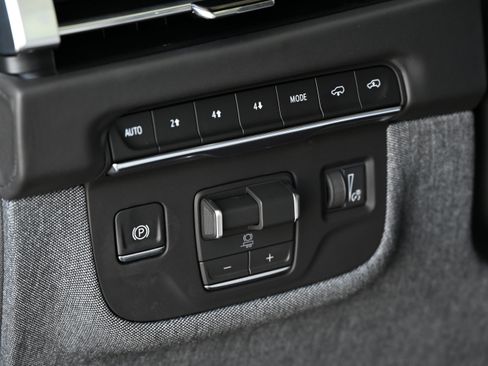 Used 2026 Cadillac Escalade Platinum Sport AWD/4WD image 33
