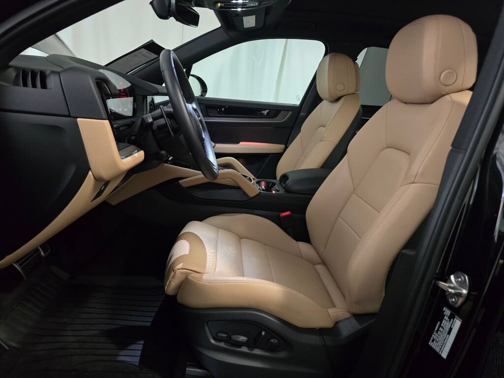 Certified 2026 Porsche Cayenne AWD/4WD image 15