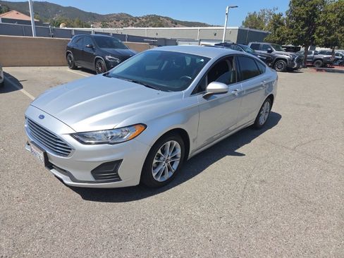 Used 2019 Ford Fusion SE FWD image 1