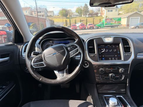 Used 2020 Chrysler 300 Touring w/ Sport Appearance Package image 19