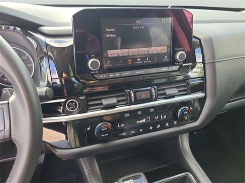 Used 2022 Nissan Pathfinder SV image 30