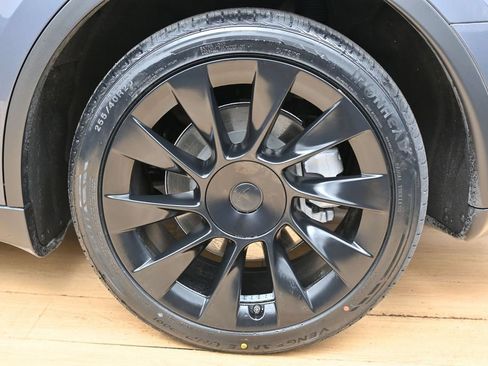 Used 2023 Tesla Model Y Long Range AWD/4WD image 10