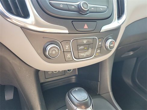 Used 2021 Chevrolet Equinox LS image 25