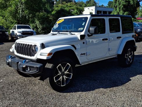 Certified 2024 Jeep Wrangler Unlimited w/ Convenience Group AWD/4WD image 3