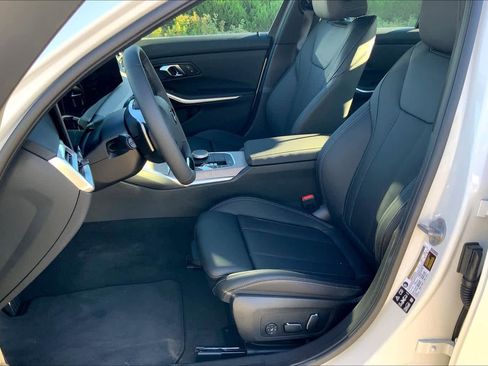 Used 2025 BMW 330i xDrive 330i xDrive w/ Premium Package image 9