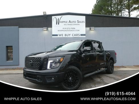 Used 2019 Nissan Titan SV w/ SV Convenience Package image 1