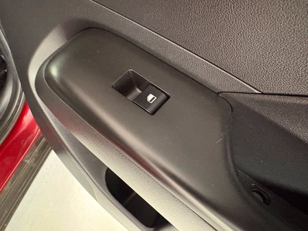 Used 2025 Hyundai Kona SEL FWD image 15