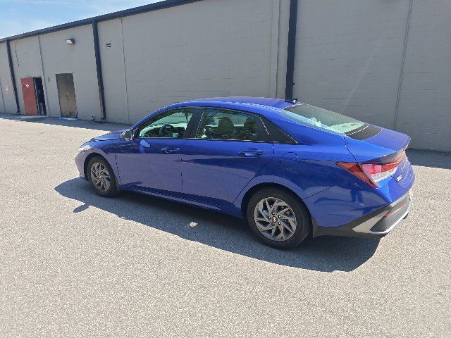 Used 2024 Hyundai Elantra SEL FWD image 4