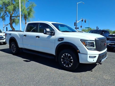 Used 2024 Nissan Titan PRO-4X w/ Pro-4x Convenience Package image 3