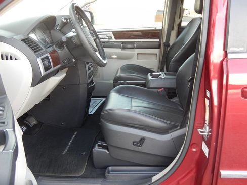 Used 2010 Chrysler Town & Country Touring Plus image 26