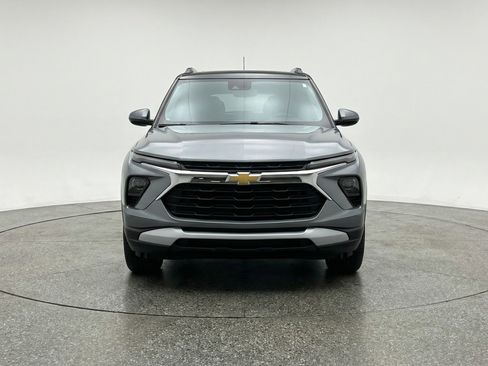 Used 2025 Chevrolet TrailBlazer LT image 2