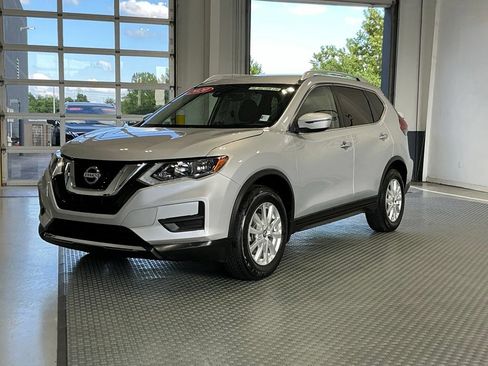 Used 2020 Nissan Rogue SV FWD image 2