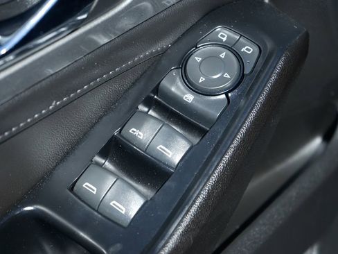 Used 2023 Chevrolet Traverse LT FWD image 17