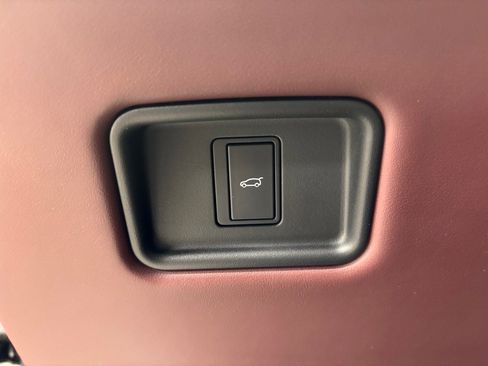 Used 2023 Land Rover Range Rover SE image 22