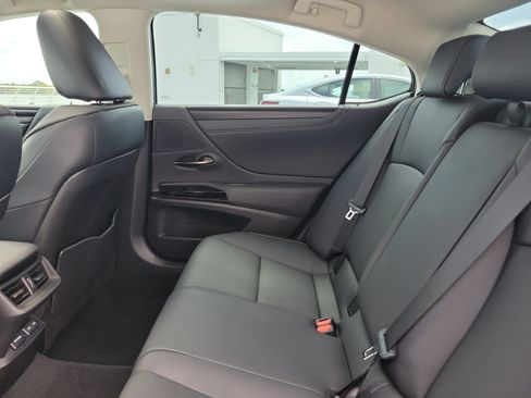 Certified 2024 Lexus ES 350 w/ Premium Package FWD image 12