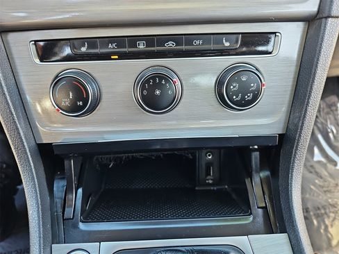 Used 2017 Volkswagen Golf Wolfsburg Edition image 20