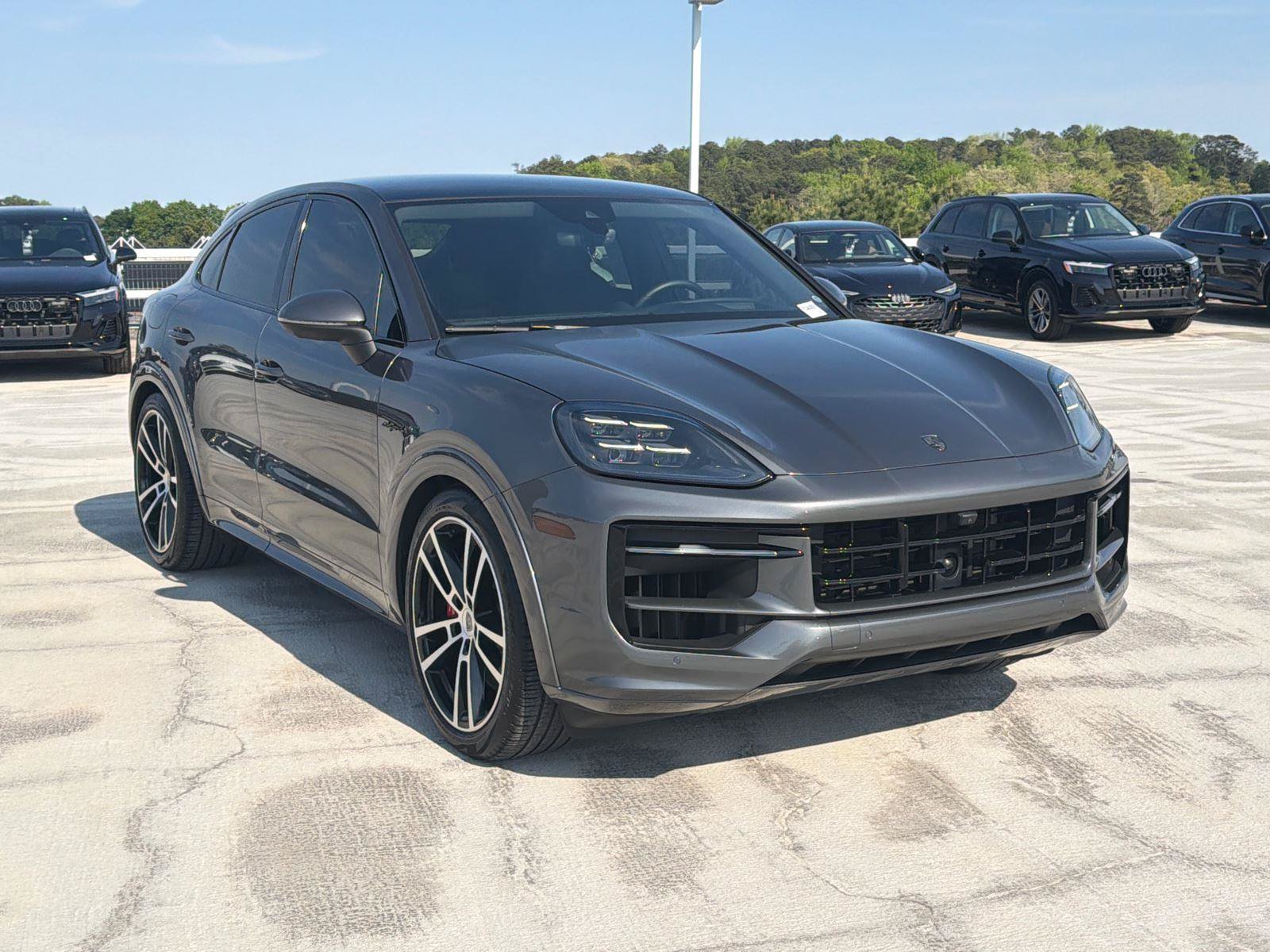Used 2024 Porsche Cayenne S AWD/4WD image 3