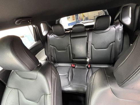 Used 2025 Jeep Compass Limited AWD/4WD image 33