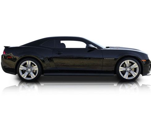 Used 2014 Chevrolet Camaro ZL1 image 2