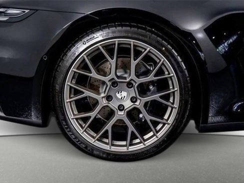 Used 2025 Porsche 911 Carrera RWD image 18