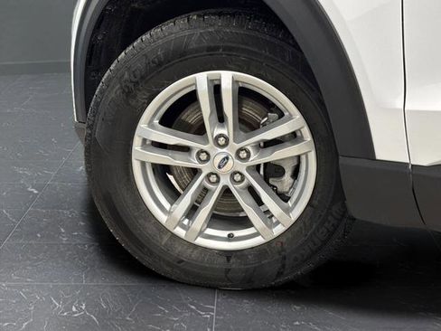 Used 2023 Ford Explorer XLT AWD/4WD image 36