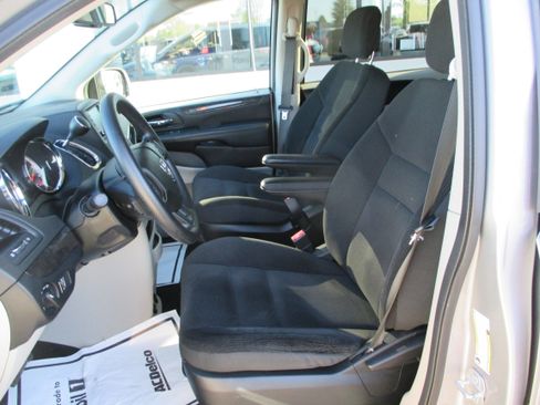 Used 2018 Dodge Grand Caravan SE w/ UConnect Hands-Free Group FWD image 13