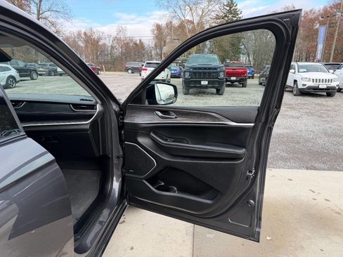 Used 2022 Jeep Grand Cherokee Limited image 12